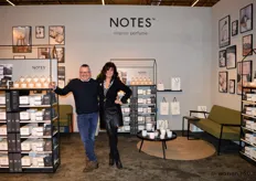 André en Sandra voor de producten van Notes interieurparfum, onderdeel van Home Society. 