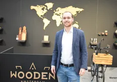 Wieger Josemans van Wooden Amsterdam maakt duurzame accessoires en gadgets van hout.