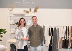 Annelot en Olivier toonden trots hun nieuwe collectie Moes & Griet, die bestond uit aaibare woonaccessoires.