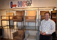 Harold van de Hulsbeek vertegenwoordigt twee bedrijven in De Woonindustrie: Woodzz (eetkamerstoelen) en HCM (tafels op maat).