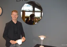 Martin van den Brink van Blomus met de nieuwe mobile led lamp.