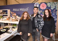 Lobna Terzi, Erdem Terzio en Wanda Florijn in de stand van Melli Mello, o.a. gespecialiseerd in dekbedovertrekken en sierkussens.