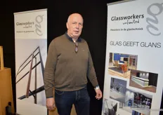 Hans de Vries van Glassworkers (‘Meesters in glastechniek’), dat gespecialiseerd is in bijzonder glasdeuren. Enkele of dubbele.