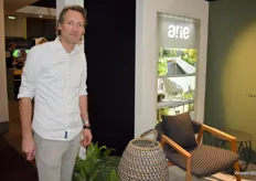 Tuinarchitect Arie van der Hout van Arie Tuinarchitectuur, een ontwerpbureau. Met zijn ontwerpen creëert hij weelderige, moderne tuinen die perfect aansluiten op de persoonlijkheid, beleving en leefstijl van zijn klantenkring.