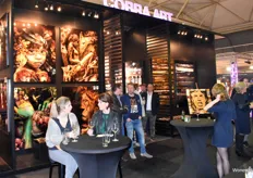 Een blik op de stand van Cobra Art, opgericht door Mike en Jeanette van Rijswijk, dé kunstgroothandel voor de B2B markt.