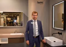 Projectmanager Jeroen Cantineau van Novellini BV, dat verschillende noviteiten presenteerde, waaronder een badkamerconcept dat versterkt wordt door nieuwe wellness sensaties.