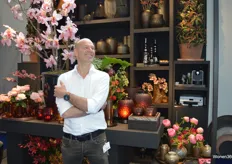 Richard Verdegaal van O4Home biedt een exclusieve collectie vazen, plantenbakken, interieurobjecten en accessoires.