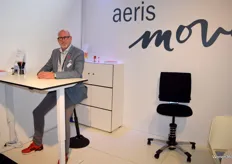 Stef Middel van Aeris laat zijn innovatieve activerende stoelen en meubels zien, om zo meer beweging in het dagelijks leven te brengen.