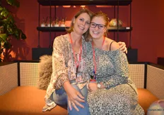 Jolanda Versmissen met haar dochter Janna van Boerdonk van Versmissen Furniture & Decoration, een tweede generatie-familiebedrijf met meer dan 45 jaar ervaring. Ze verstaan de kunst van het combineren als geen ander.