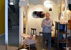 Arjen Bangma van Transnatural staat in Parijs met een reeks van nieuwe ontwerpen. Zo zijn de Coral Lights, Transience Mirrors en de Mineralism Tables and stools sinds kort te bewonderen.