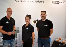 Rene Panman, Laila Vos en Roy Hulsen van KlikAanKlikUit, dat domotica producten verkoopt waarmee een draadloos (licht)comfort aan woningen kan worden toegevoegd. 