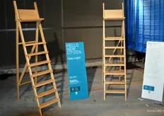 Door de tentoonstelling Optimistic Landscape stonden zes belvédère ladderstoelen van New Citizen verspreidt. De bijzondere stoelen zijn ontworpen door een ontwerp van Pierre-Emmanuel Vandeputte.