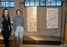 Regina Fischer en Justina Monceviciute van Claything. Hun unieke stukken zijn bedoeld om de toekomstige toepassingen van klei op het gebied van objectontwerp, kunst en architectuur te intrigeren, te inspireren en in vraag te stellen.