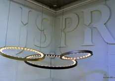 Tijdens de DDW lanceerde JSPR drie nieuwe op neon geïnspireerde lichtinstallaties.
