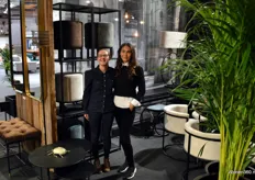 Teun ver Voort en Elena Soljanyk van WR-Inspired stonden op de beurs met hun moderne design meubelen.