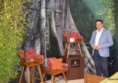 Frederic Capiau van B-Etnika deelde vol trots mee dat hij genomineerd was voor de Baltazar prijs. De producten van het Belgische label worden met de hand vervaardigd in Guatemala en bestaan uit massief, tropisch hardhout.