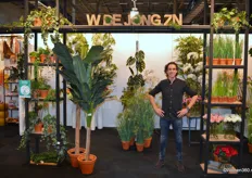 De groene stand van W. de Jong zn, importeur en groothandel in zijde bloemen en -planten, etalage- en decoratiematerialen. Het bedrijf werd in 1959 opgericht te Dordrecht.