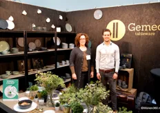 Indra Stas van Home Déco en Pieter Gysels van het jonge Belgische bedrijf Gemeo. Het bedrijf is ondertussen anderhalf jaar actief in tableware.