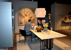 Erik en Arie in gesprek over de halfjaarlijkse renovatie van hun LEMA flagshipstore in Den Haag.