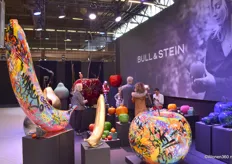 Bull & Stein showde fruitsculpturen voor binnen en buiten van de Braziliaanse ontwerper Lisa Pappon.