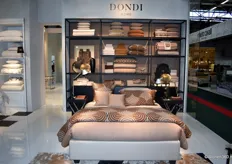 Dondi Home is ook van Rivolta Carmignani, naar eigen zeggen ambassadeur van "Made in Italy" in de meest gerenommeerde hotels en exclusieve restaurants over de hele wereld.