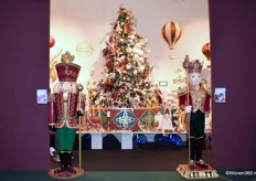 Het duurt nog even, maar bij Goodwill is het alle dagen kerst. Het bedrijf showde een wereld van betoverende seizoen decoraties en accessoires die de sfeer bepalen voor Kerstmis en andere speciale gelegenheden.