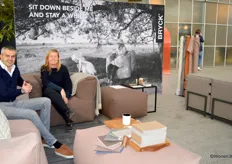 Rogier Roquas en Greta van der Veen van BRYCK, het merk maakt comfortabele lichtgewicht designmeubelen voor buiten en binnen.