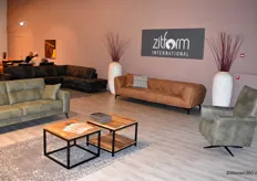 Lenselink Furniture heeft ook het agentschap van Zitform International.