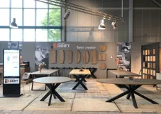 Van der Drift presenteerde de tafel creator waar de klant zelf zijn eigen tafel in een paar stappen kan samenstellen. De stand heeft een hele make-over gekregen.
