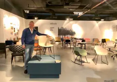 Edwin van de Berg van Monte Design bij de premier van Infiniti: Het nieuwe product is de stoelenserie LOOP Polypropylene.
