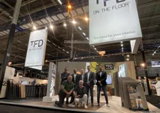 Het team van TFD Floortile met op de voorgrond Rob en Monique Toonen, met de rij daarachter v.l.n.r. Raymond van Wijk, Gunther Piquet, Rainaldo Koerhuis, Wilco de Ruiter en Bernard van Steen.