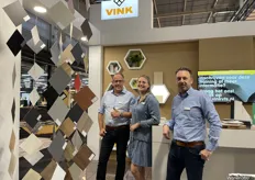 Vink VTS liet bezoekers kennis maken met interieurfolie/wrappen. Het bedrijf is nieuwkomer op de beurs en is zeer positief over haar deelname. Op de foto het team met van links naar rechts Marcel Gerritsen, Ietze Janssen en John Overbeek. 