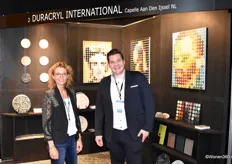 Susanne Sombroek en Mika Nieland van Duracryl Flooring Systems. Het bedrijf toonde naadloze vloeren gemaakt op basis van duurzame grondstoffen.