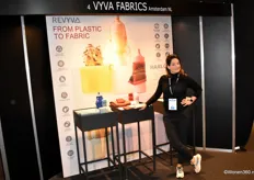 Tamar Eberwijn van Vyva Fabrics promootte de nieuwe stoffencollectie Revyva, gemaakt van 100% post-consumer gerecyclede plastic flessen. De stof heeft hoogwaardig vlamvertragende eigenschappen.