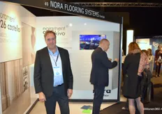 Stéphan Vos van NORA Flooring Systems, dat veerkrachtige rubbervloeren onder de merknaam nora toonde.