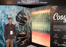 Mathias De Ruyck toonde de carpetten PXL Carpets waar een eigen ontwerp of afbeelding op afgedrukt kan worden.