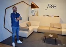 Pavel Rajman van designmeubelbedrijf Jess, dat onder andere de modulaire bank Infinity - ontworpen door Gijs Papavoine - mee naar Rotterdam had genomen.
