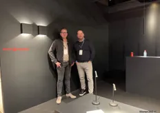 Links Sooi de Jonghe en Marcel Wijnveld bij de nieuwste producten van het Belgische Brick in the Wall.