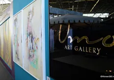Bij de ingang bevonden er diverse collecties fotokunst van Umo Art Gallery.