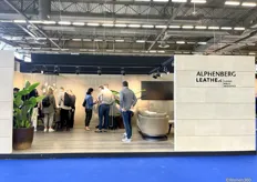 De stand van Alphenberg Leather, die afwerkingen voor de vloer, wand en akoestiek lieten zien.