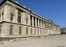 Het gigantische gebouw is gevierd als het belangrijkste meesterwerk van het Franse architectonisch classicisme sinds de bouw, meestal tussen 1667 en 1674.