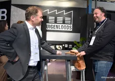Franchisemanager Paul van Kolfschoten van C&C in een onderonsje met Sven Andriessen, salesmanager bij LogicTrade. Hij hield een presentatie over winkelautomatisering.